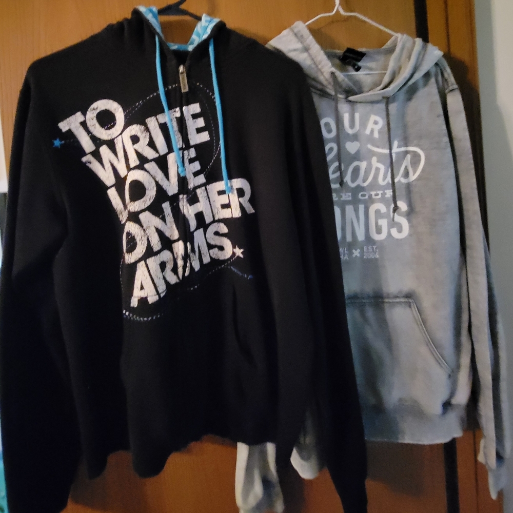 To Write Love On Her Arms long Sleeve Bundle M/L